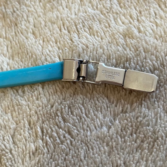 Blue rubber bracelet with silver charms - Picture 7 of 8